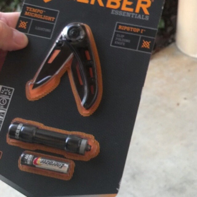 Gerber Ripstop knife and flashlight combo pack available at Gerber-Tools.com for $14.99