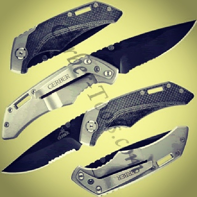 A real eye-catcher, Gerber Contrast Serrated Knife 30-000259.. featuring a combination G-10/Stainless Steel contoured handle, partially serrated blade for multiple uses, and body lock to ensure the blade stays in position. Great everydaycarry choice. On sale now at www.Gerber-Tools.com gerber gerbergear gerberknife contrast knife edc tactical knifefanatics survival bugout