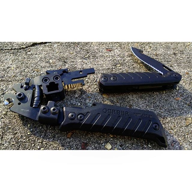 All in one tool! The Gerber Cable Dog comes with wire cutters,