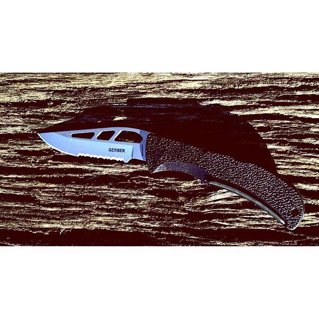 Gerber E-Z Out Skeleton Serrated Knife Model : 06751 46751 Smooth stainless steel blade with textured handle and grip. Not to mention its a great one handed knife. Overall it can handle any type of environment. gerber outdoors superstrong thatpicturetho gerberonpoint like4like bestknivesofinstagram