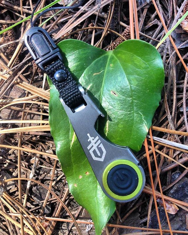 if you are in need of light and a bottle opener, this Gerber GDC Zip Light+ is just for you! Gerber ClipForQuickRemoval ZipperAttachment BottleOpener GerberTools PowerButton 31-001745 GerberGear LEDlight BatteriesIncluded GerberDailyCarry
