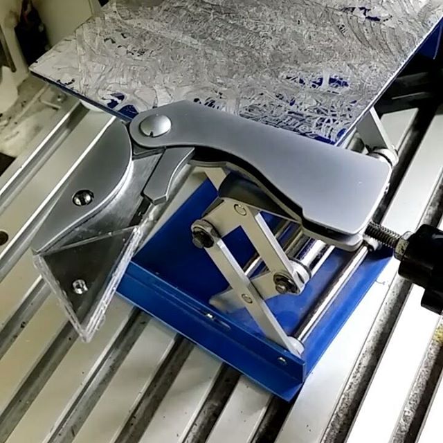 While supplies last we are doing free laser engraving on these Gerber EAB utility knives for $8.99. Cheap gift with high impact. Get yours at Gerber-Tools.com or come by our storefront at 142 Jodie Williams Road.
#gerberknives #gerbereab #laserengraving #cheapgifts #highimpact