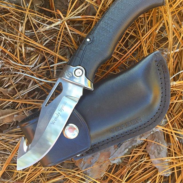 Gerber Gator Premium Gut Hook Folder 30-001086.  Supreme cutting edge and gut hook which folds nicely into this leather sheath.  Just engraved for Wendy in New Zealand! #gatorpremium #guthook #leathersheath #foldingknife