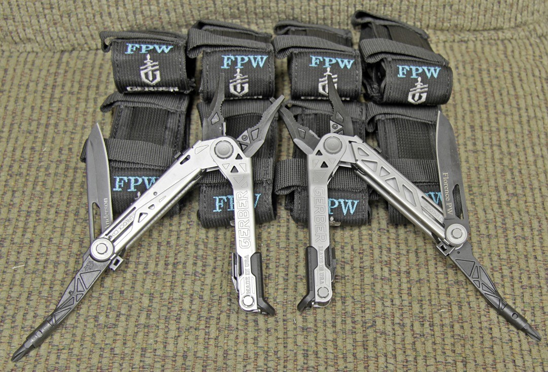 It's getting down to the wire.  To make sure your Christmas orders arrive on time we recommend ordering with Priority Mail shipping at this point.  If you're still looking for the perfect give for something, you will never go wrong with the Gerber Centerdrive!

https://www.gerber-tools.com/Gerber-Center-Drive-31-003074

#gerber #gerbertools #gerberknives #knives #centerdrive